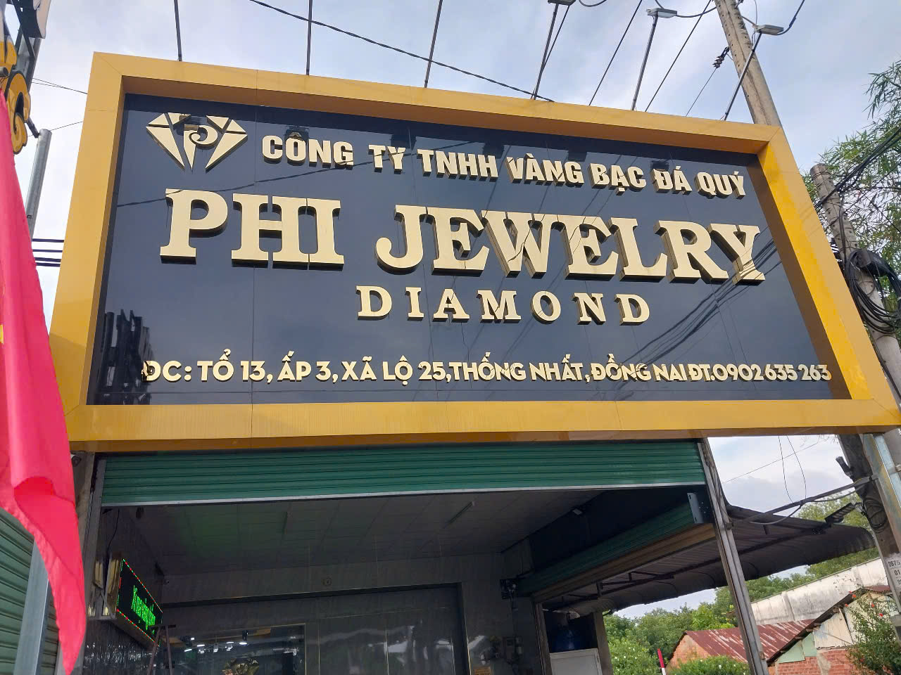 Bảng hiệu tiệm vàng