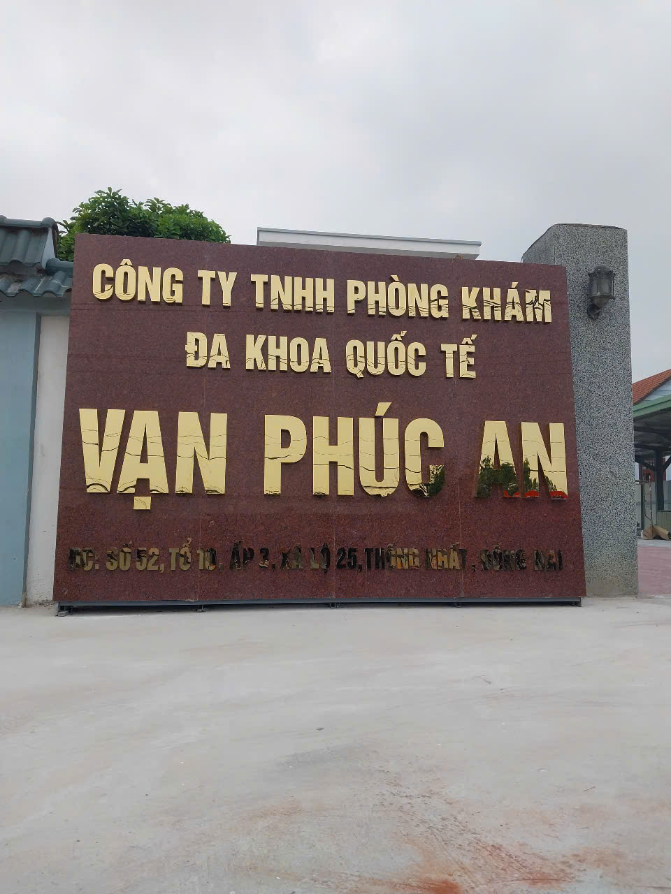 Bảng hiệu phòng khám